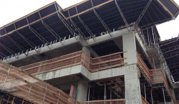 Economize 72% ao substituir madeira por compensado